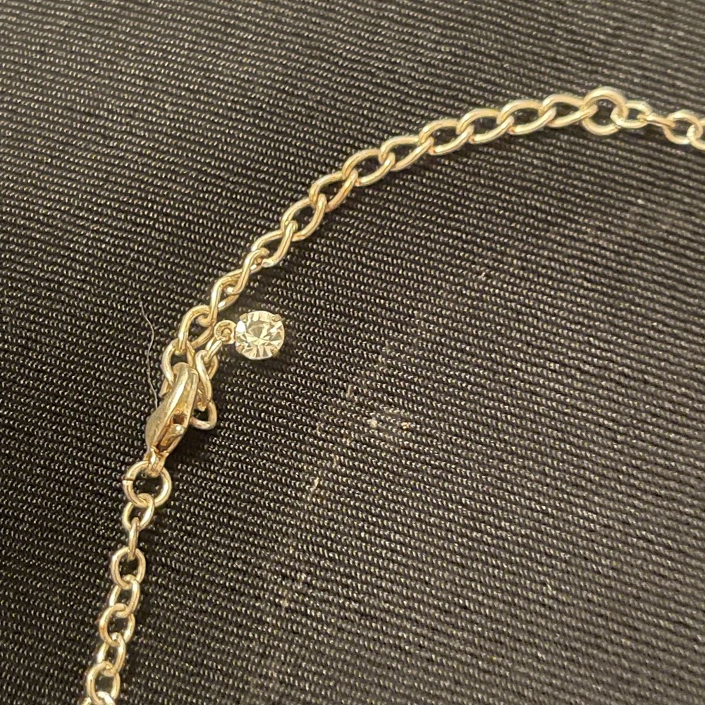 Silver with rhinestones Necklace
smoke and pet free home‎ - Picture 3 of 3